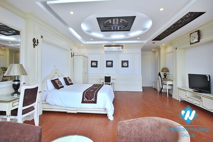 Renovated 2 beds apartment with lake view for rent in Xuan Dieu, Tay Ho
